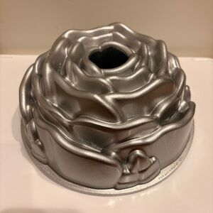 Nordic Ware Rose Bundt Pan Heavy Aluminum Flower Valentine’s Cake 10 Cup USA